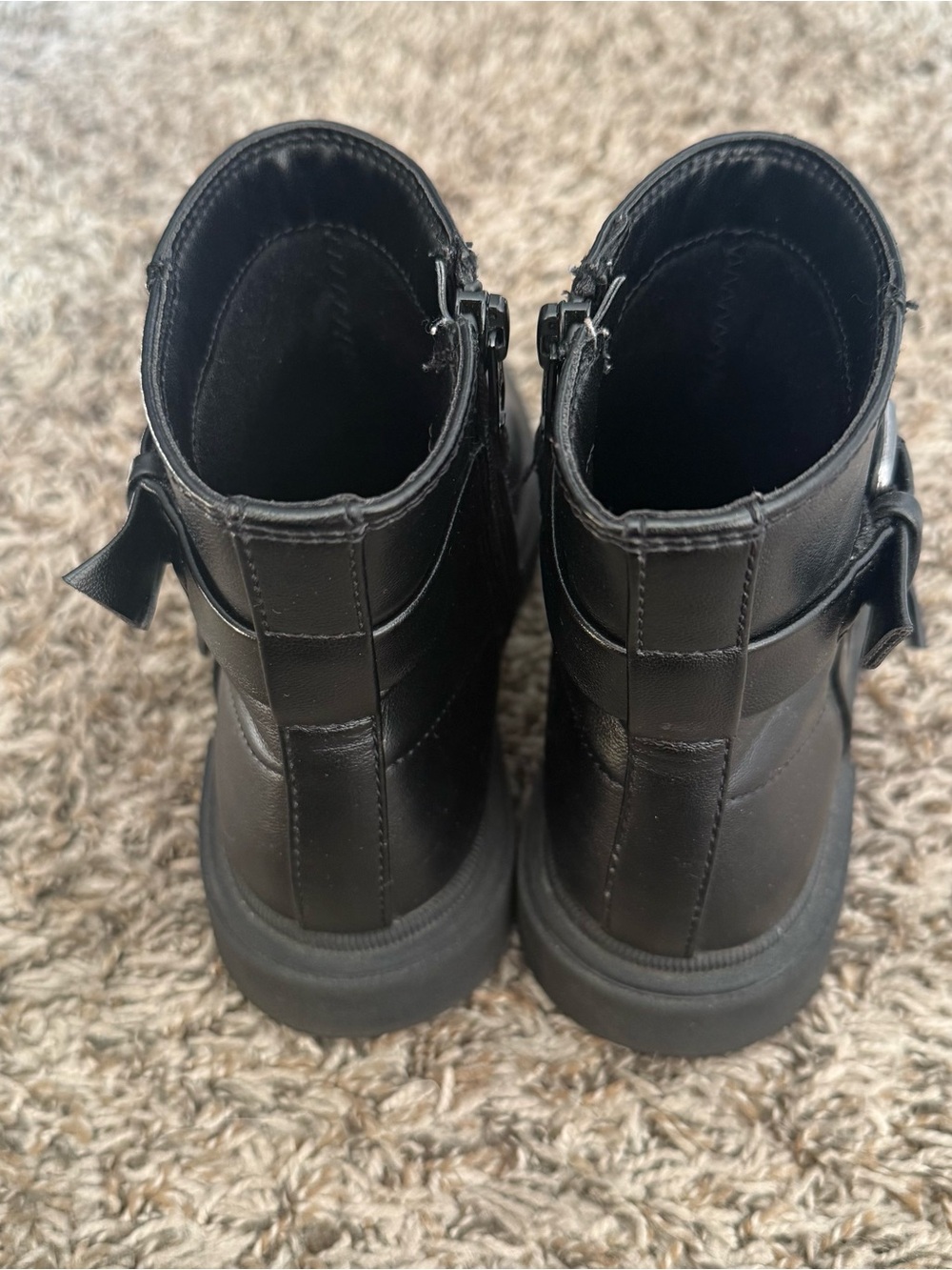 Girl’s Black Leather Buckle Ankle Boots with Lug Sole - size 1 - Picture 3 of 4
